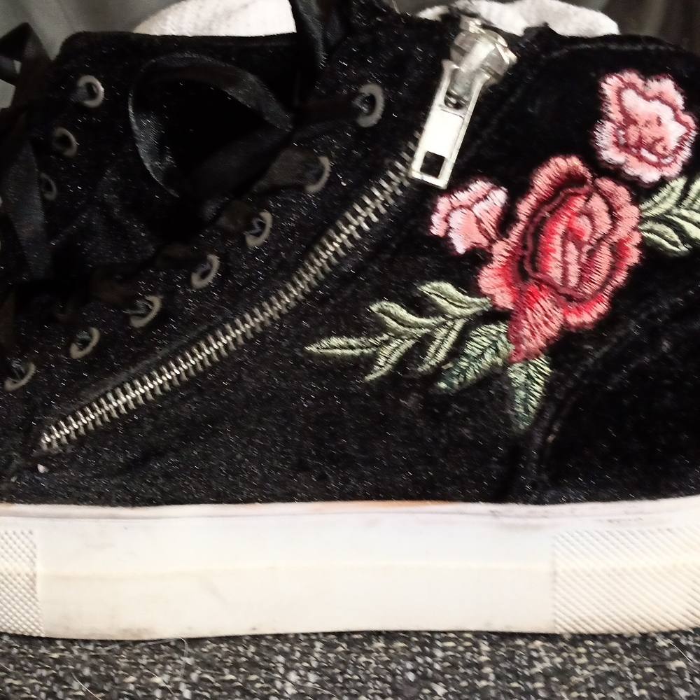Bebe Black Velvet High Tops w/ embroiderd Roses